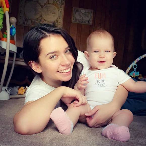 Meet your Posher, Emily - Picture 2 of 4